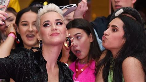 Katy Perry Southland Visit Thousands Head To Myer Southland To See