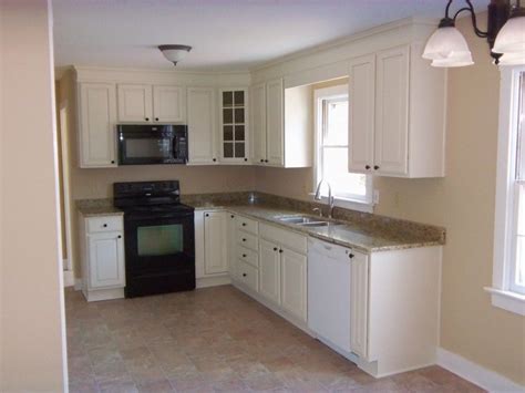 We're currently crushing on this pastel kitchen! 10 x 10 L shape kitchens with white cabinets - Google ...