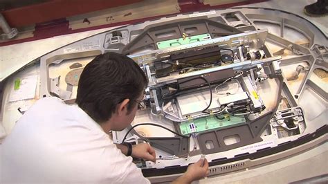 Pretending to work in mexico. VIDEO How to install a Wifi antenna on a Boeing 777 ...