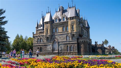 10 Amazing Gothic Castle Design With Beautiful Architecture We Viral