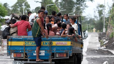 Das zentrum des wirbelsturms erreichte am frühen samstagmorgen gegen 1.40 uhr (ortszeit) den ort baggao in der provinz cagayan, wie die philippinische wetterbehörde mitteilte. Taifun trifft auf den Philippinen auf Land - FM1Today