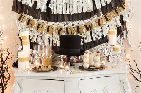 What are the most popular christmas decorations? New Year's Eve Party Ideas: NYE Party Decorating - Frog ...