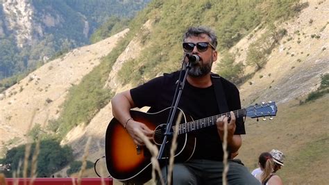 Nessuno è una canzone di brunori sas estratta dall'album vol. Brunori Sas - Canzone contro la paura - YouTube