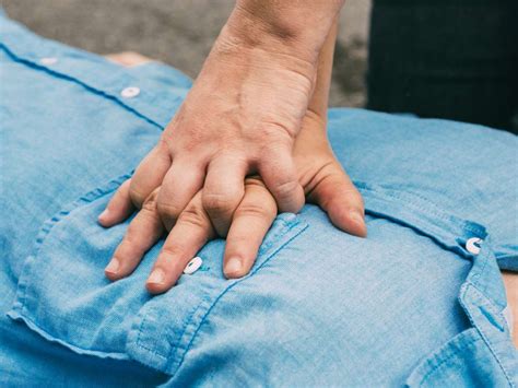 However, even after training, remembering the cpr steps and administering them correctly can be a challenge. How to perform CPR: Guidelines, procedure, and ratio