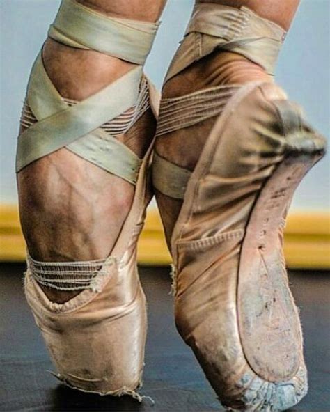 crazy arches and strong feet on pointe ballet feet ballet photography dancers feet