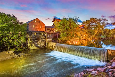Most Picturesque Towns In Tennessee Head Out Of Nashville On A