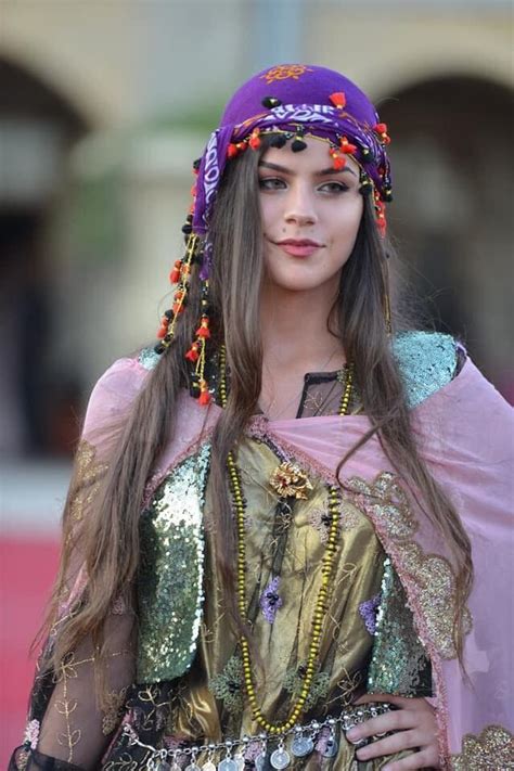 Pin by Marjan Rwandze on Kurdish Girls | Girl with hat, Girls fashion ...