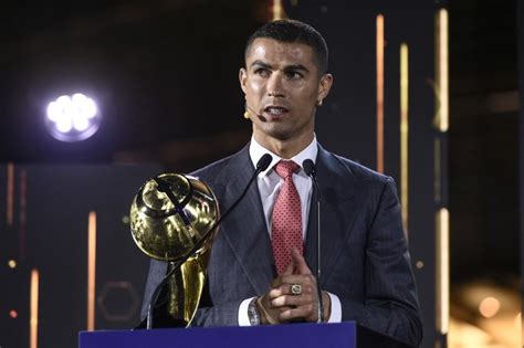 Acontece Entidade De Dubai Elege Cristiano Ronaldo O Melhor Jogador Do