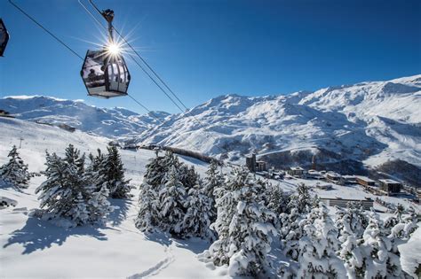 Les menuires ski resort lies in the heart of les trois vallées and although not the most aesthetically pleasing, it is an efficient and friendly resort. Les Menuires, ski, informations et enneigement