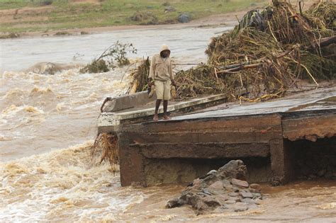 Cyclone In Mozambique Zimbabwe And Malawi Leaves Thousands Awaiting