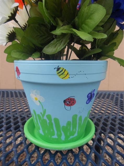 Customize mother's day flower pots for mom and grandma with a heartfelt message or the names of all her kids or grandkids. 40 Flower Pot Painting Ideas And Designs To Try