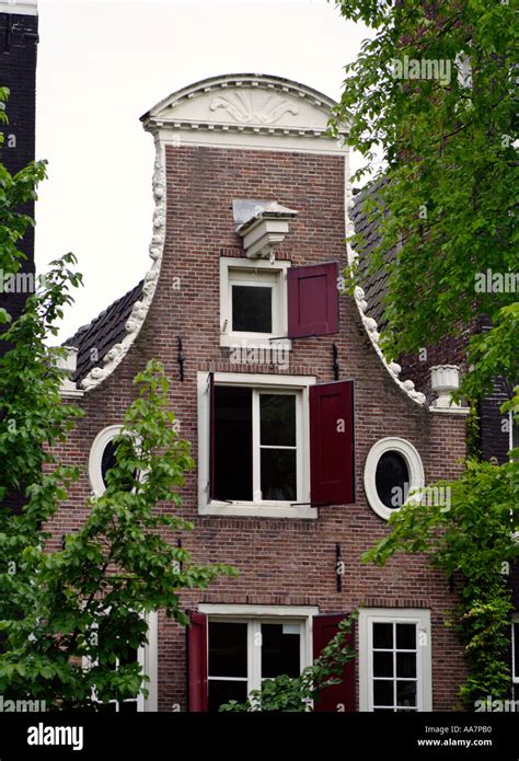 Historic Bell Shaped Gable On The Ring Of Canals Near Prinsengracht Amsterdam Holland Stock