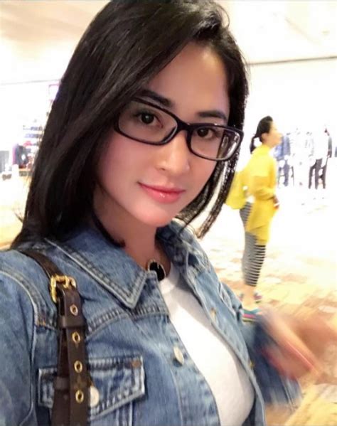 Profil Artis Cantik Ratu Dewi Dengan Foto Paling Hot Hot Sex Picture