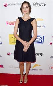 Phoebe Tonkin Puts On An Elegant Display At The Australians In Film Awards Daily Mail Online