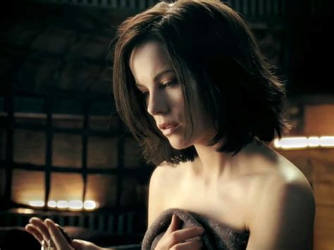 Top 10 Sexiest Female Vampire