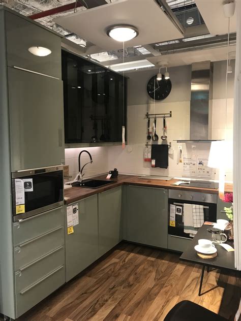 Like chris said, you have to ensure the cabinets are lining up properly and keep everything level. Akurum Ikea Wall Cabinet Roselawnlutheran Kitchen Colors ...