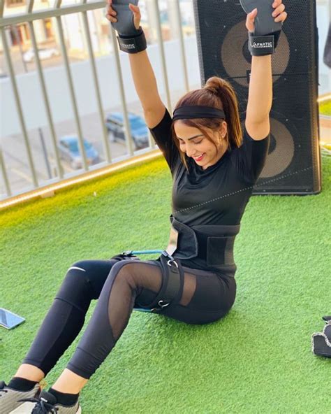 Ushna Shah Wearing Her Gym Wear Looks More Pretty And Hotter