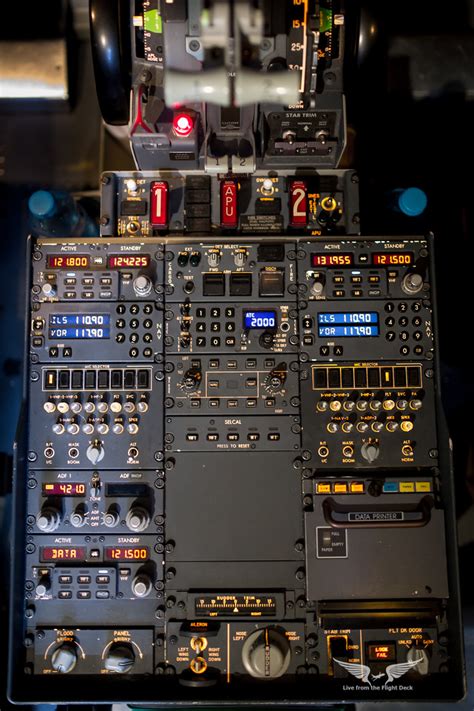 Boeing 737 Central Pedestal With Radionav Boxes Transpon Flickr
