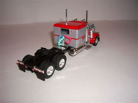 Dcp 164 Silver And Red 379 Peterbilt With 63 Flat Top Sleeper