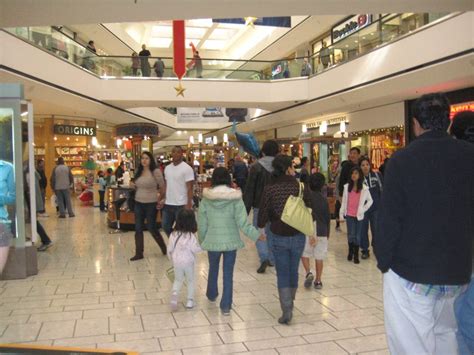 What Stores Will Be Open At Midnight On Black Friday - Stoneridge Shopping Center Midnight Opening Gives Shoppers Jump on