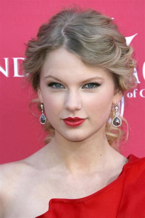Taylor Swift In Red Lipstick How To Get Taylor S Red Lipstick Look