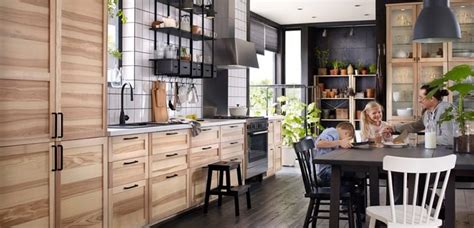Las cocinas modernas convergen con el espacio de vida principal de la casa. Catálogo de Ikea 2017, novedades en cocinas