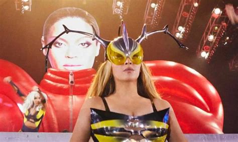 Beyonc S Bee Costume Sparks Wild Fan Theory About Telephone Part Ii Trendradars