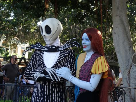 Photos Halloween Season In Full Swing At Disneyland As Festive