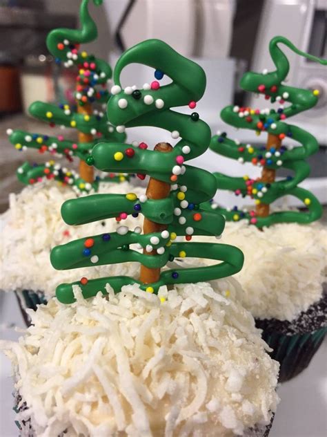 These Christmas Tree Cupcakes Are So Much Fun To Make With The Kids
