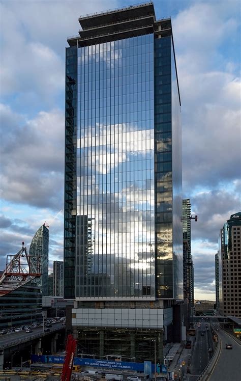 20151016 Torontos Sun Life Financial Tower At 1 York Street Nears