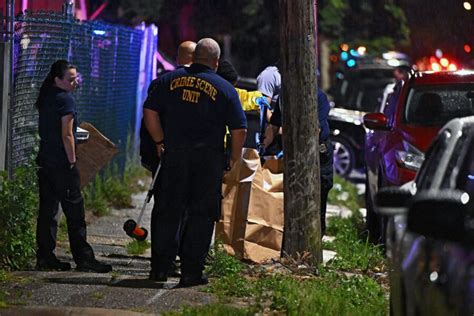 Philadelphia Shooting Leaves 5 Dead Suspect In Custody