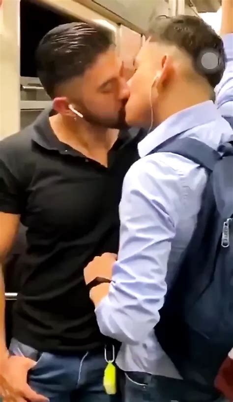 Kissing On Cdmx Subway Gay HD Videos Porn F1 XHamster