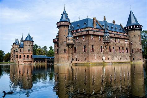 I came to watch the windmills and suddenly started chasing sunset Castles to visit in the Netherlands - Brunette at Sunset