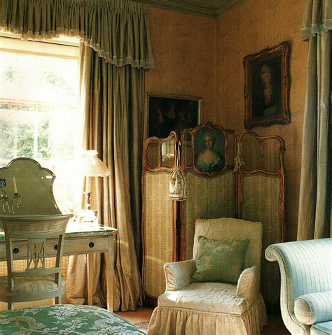 English Country Bedroom With Silk Curtains With Images English