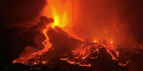 Aux Canaries Le Volcan Cumbre Vieja Est Entré En éruption