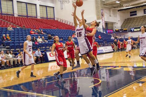 Duquesne Womens Basketball Plays To Victory The Duquesne Duke