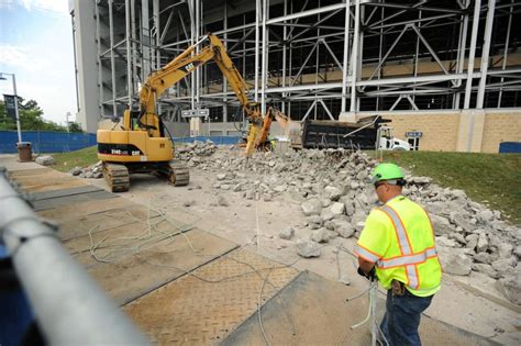 Photos Final Tributes Paterno Statue Removed