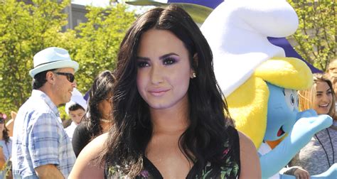 Demi Lovato Debuts Huge New Lion Hand Tattoo Demi Lovato Just Jared Celebrity News And