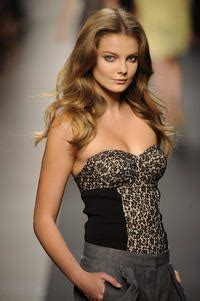 Born mihalik enikő éva on 11th may, 1987 in bekescsaba, hungary, she is famous for supermodel. Mihalik Enikő a military stílusra szavaz! - GLAMOUR