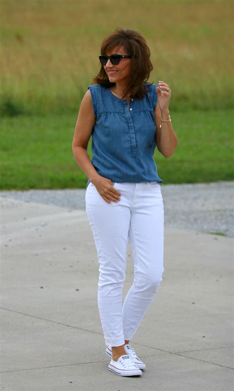 22 Days Of Summer Fashion Chambray Shirt Cyndi Spivey Casual Holiday Outfits Elegant Summer