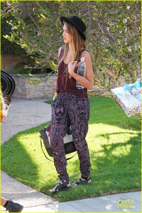 Jessica Alba Fashion Celebrity Street Style Fashion Outfits