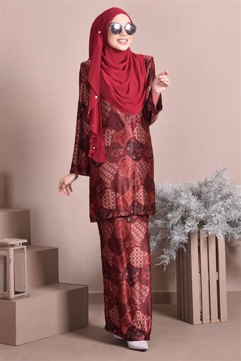 Baju Kurung Batik Satin Silk Nasiha Scarlet Red Muslimahclothingcom