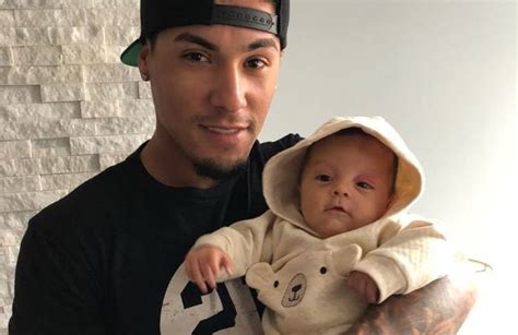 Javier báez | wife and children. Chicago Cubs: Baez shows off cute photo of 'El Baby Mago' | CubsHQ