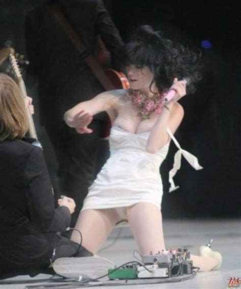 Katy Perry Wardrobe Malfunction During A Show Pics Nudebase Com