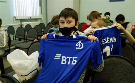 Футбольный клуб «Динамо» передал на благотворительность игровую и тренировочную экипировку