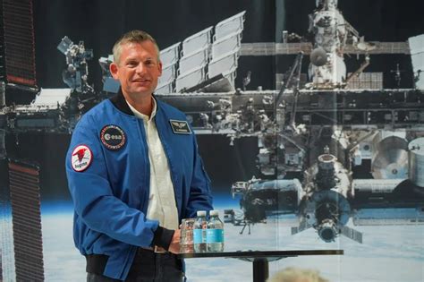 Astronauta Danés Que Viajará En Transbordador De Spacex Advierte A