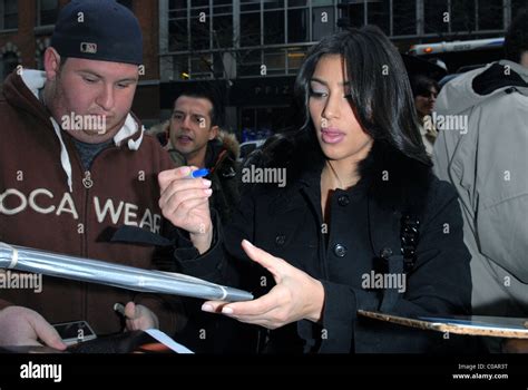 Kim Kardashian Signing Autographs When Arriving At The Cw11 Studios To