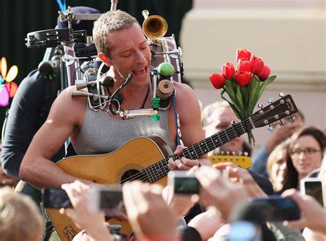 Coldplay S A Sky Full Of Stars Music Video Sees Chris Martin Take A Stroll Through Sydney