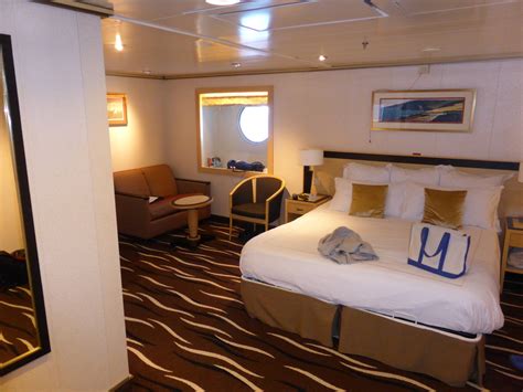 Browse cabins to find the stateroom that suits your needs. Cabin on Cunard Queen Mary 2 (QM2) Cruise Ship - Cruise Critic