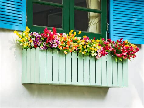 40 Window And Balcony Flower Box Ideas Photos Balcony Flower Box